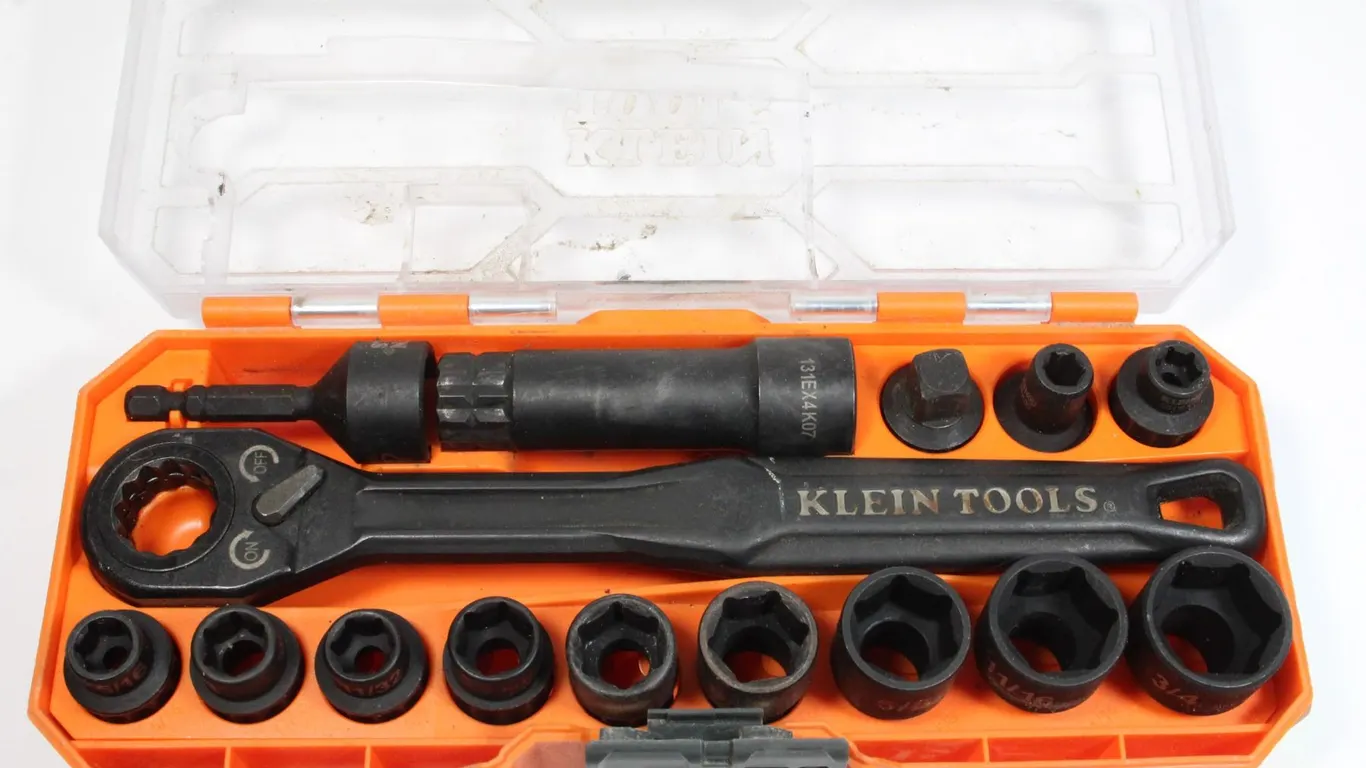 KLEIN TOOLS PASS THROUGH SOCKET SET SAE