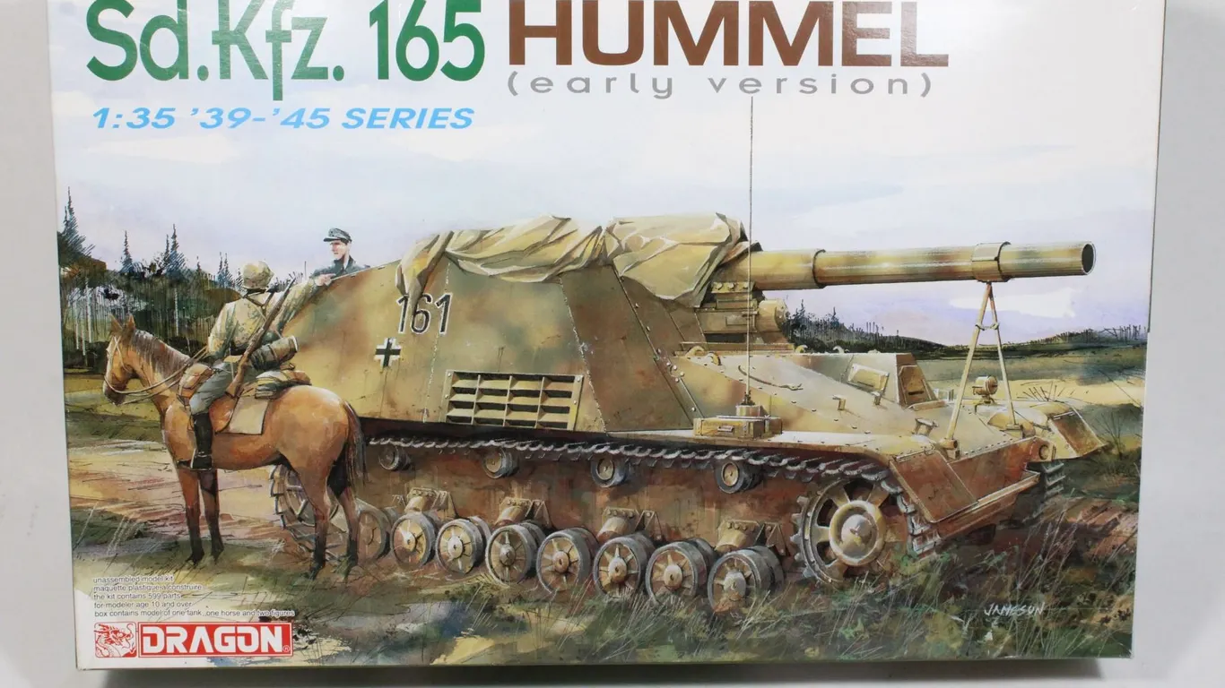 SD.KFZ. 165 HUMMEL (EARLY VERSION) MODEL KIT