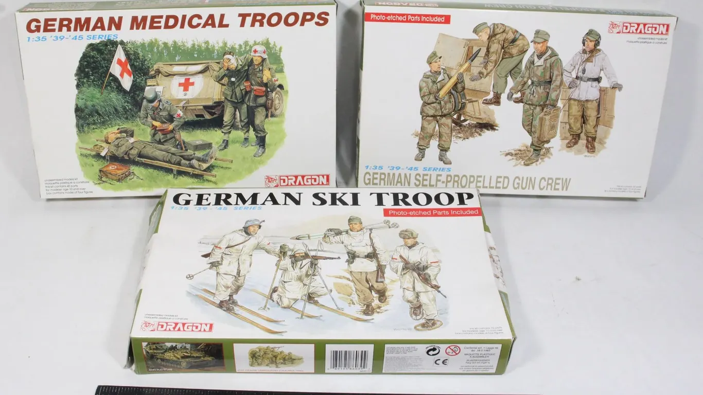 LOT OF 3 GERMAN TROOPS FIGURES MODEL KITS