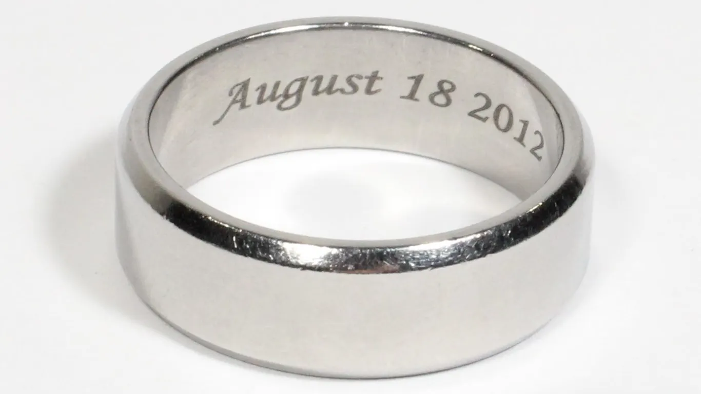 SILVER RING (CAN'T FIND STAMP)