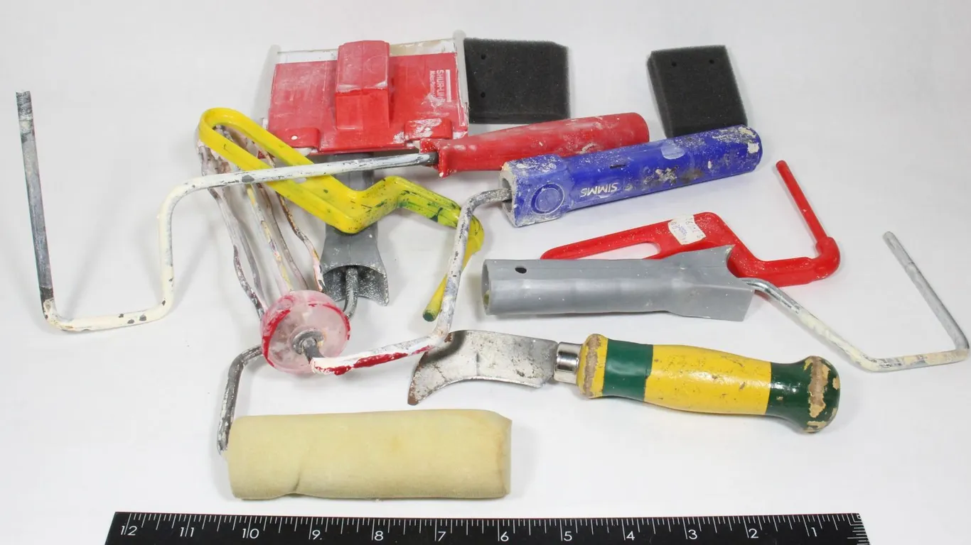 PAINTING TOOLS ASSORTED