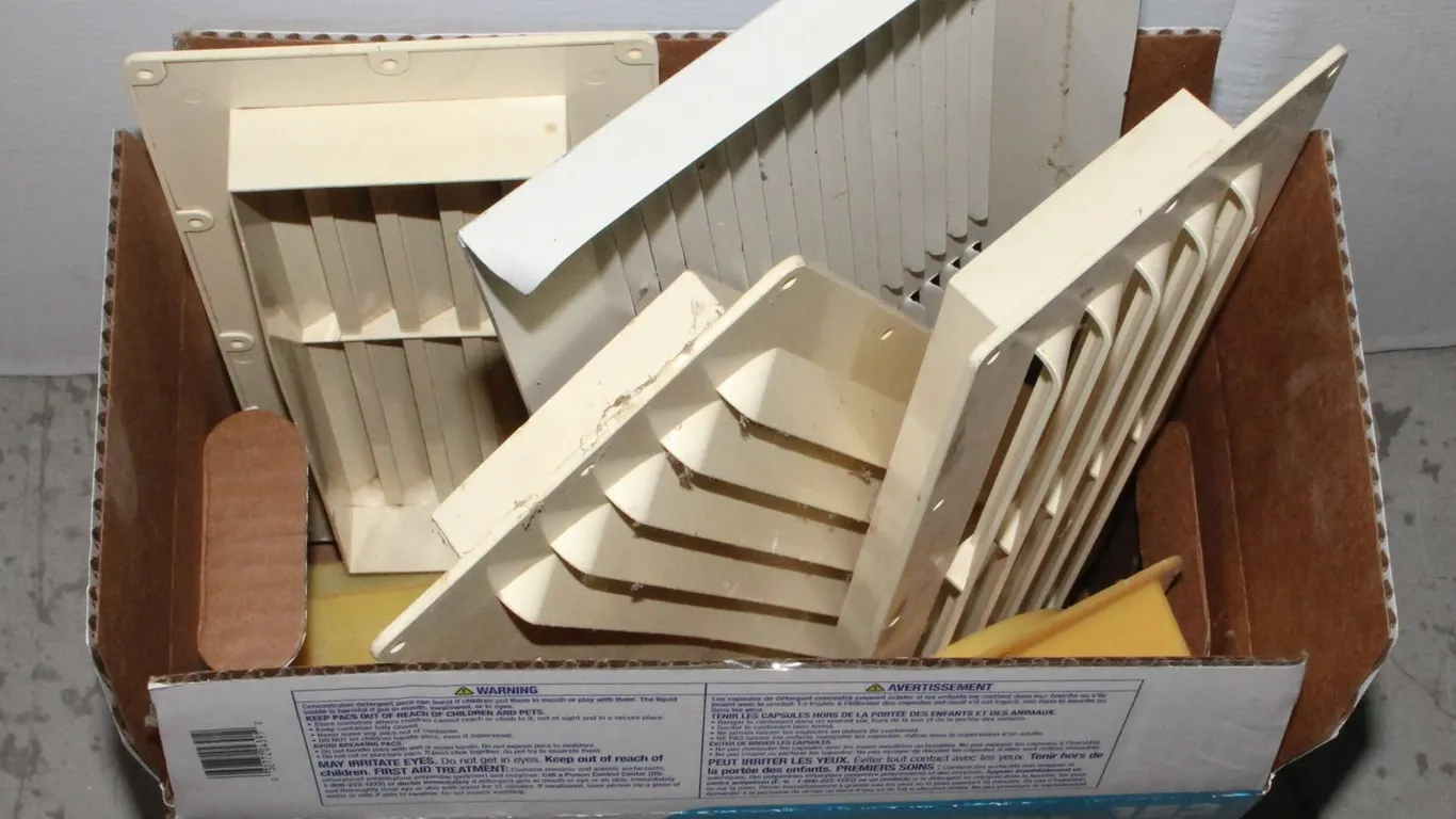 BOX OF ASSORTED STYLE VENT COVERS