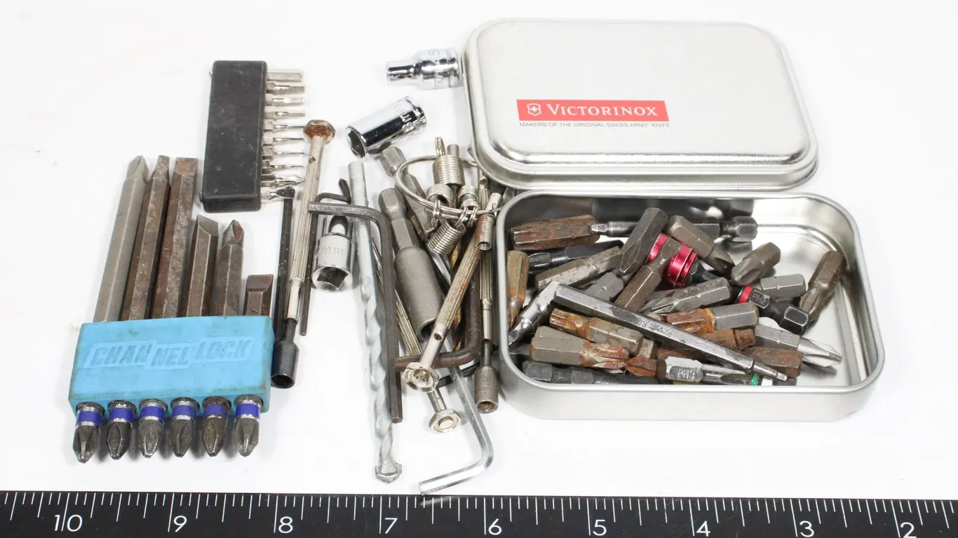 LOT OF ASSORTED HARDWARE TOOLS INCLUDING DRILL BIT