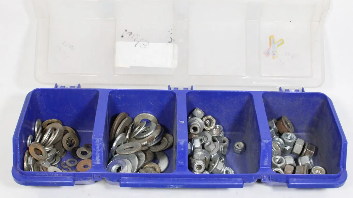 NUTS AND WASHER ORGANIZER