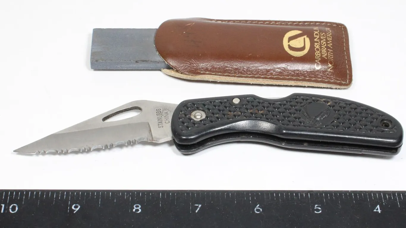 SERRATED POCKET KNIFE + SHARPENING STONE