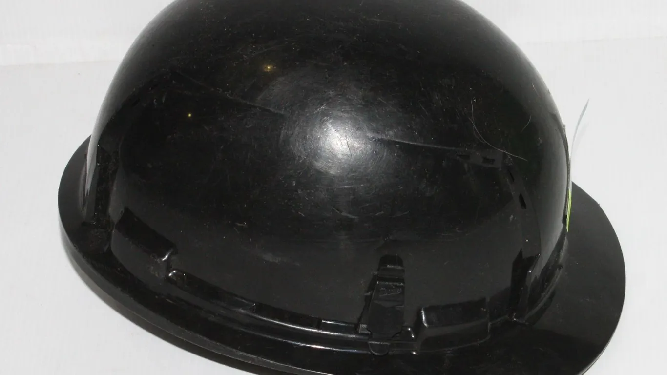 MILWAUKEE ADJUSTABLE HARD HAT