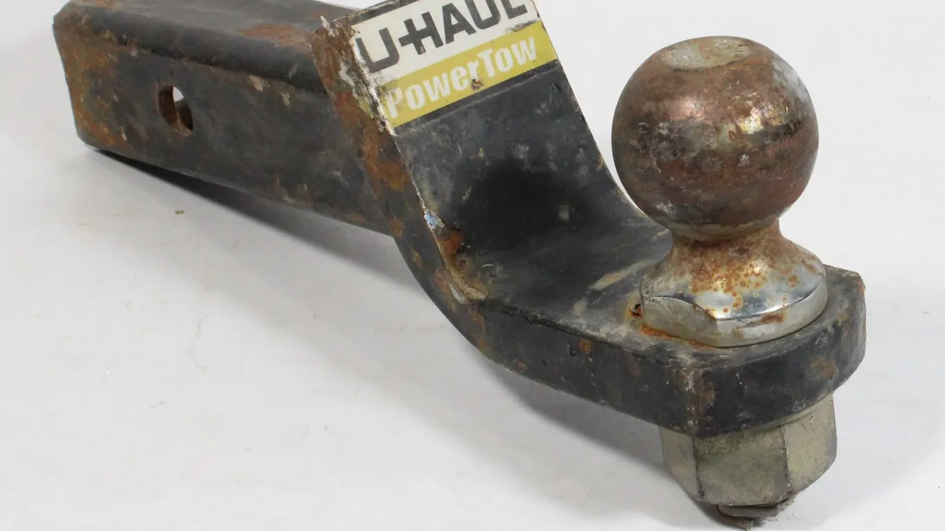 UHAUL POWERTOW TOW HITCH 6000LB BALL MOUNT