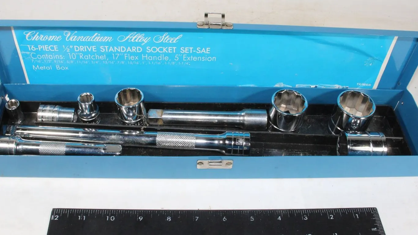 SAE 1/2" DRIVE SOCKET SET INCOMPLETE