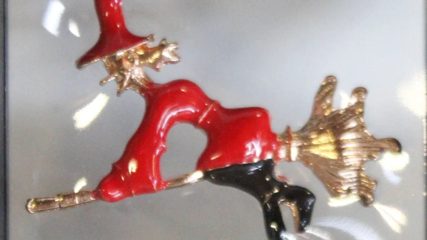 NEW WITCH ON BROOMSTICK BROOCH