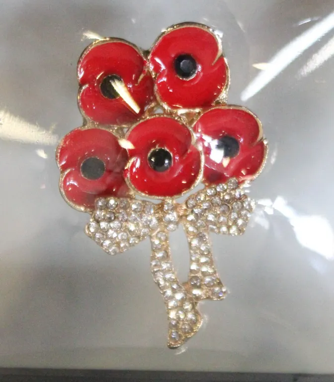NEW CLUSTER OF POPPIES WITH RHINESTONE