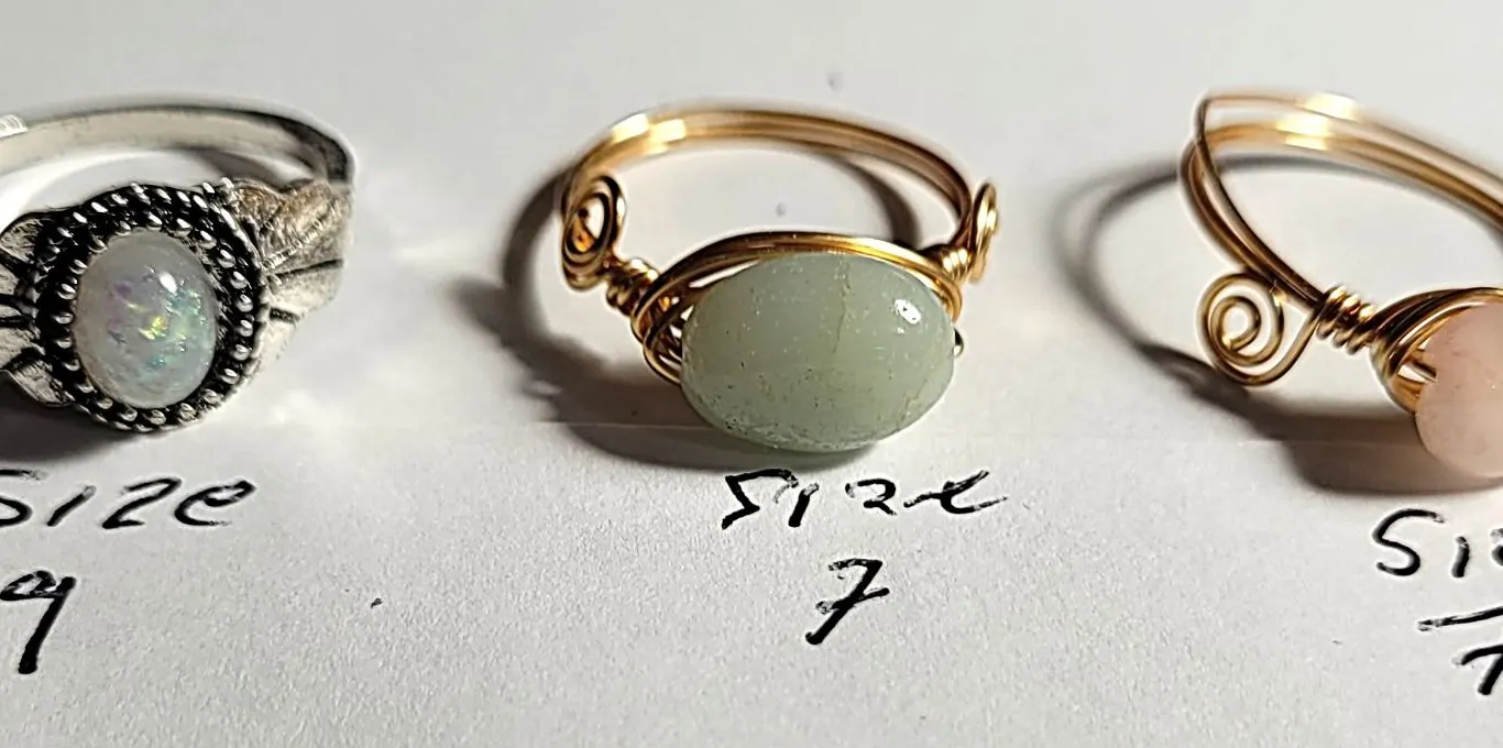 23) LOT OF 3 RINGS, SILVER TONE SIZE 9