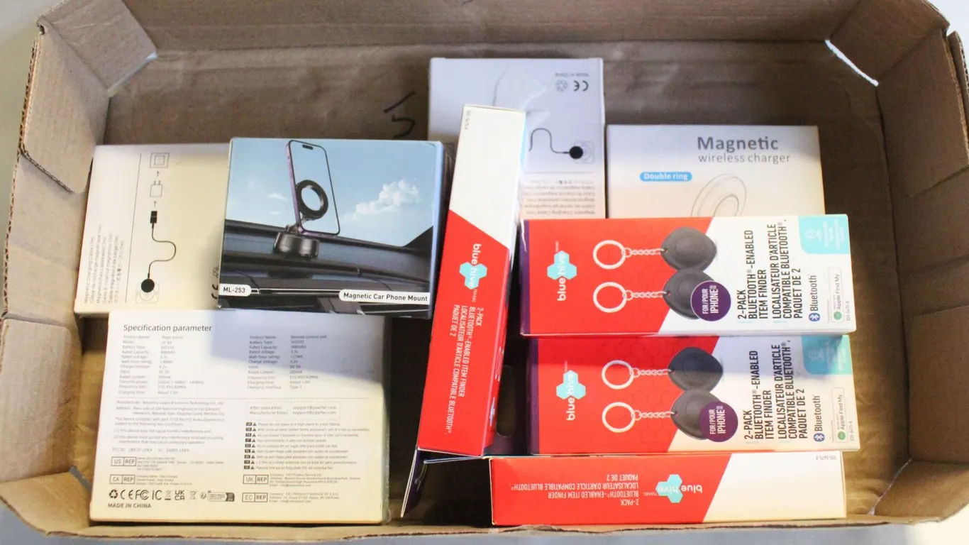 ELECTRONIC LOT 4 2-PACK ITEM FINDERS LIKE