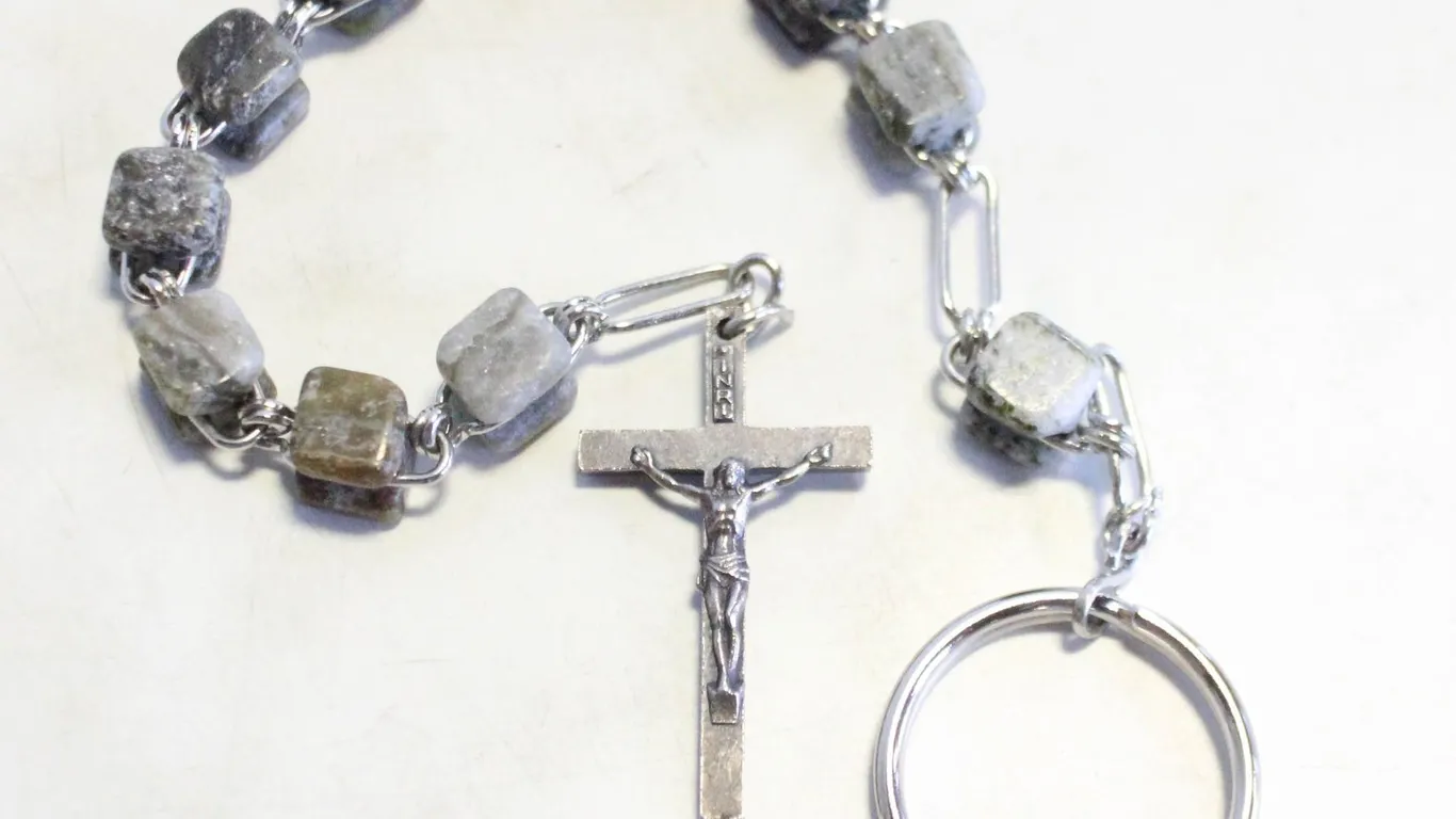 IRISH PENAL ROSARY KEYCHAIN.CONNEMARA