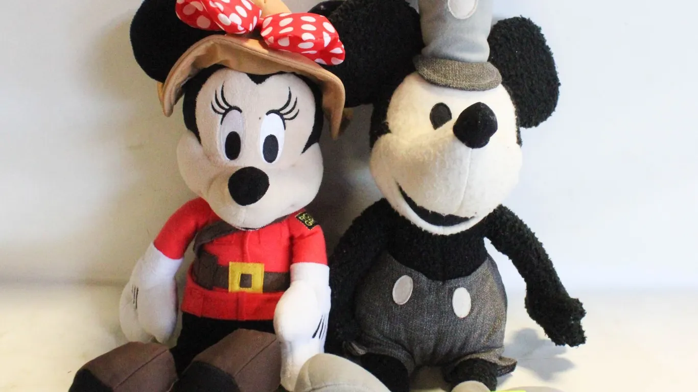 MICKEY MOUSE "STEAMBOAT WILLIE" WITH RCMP