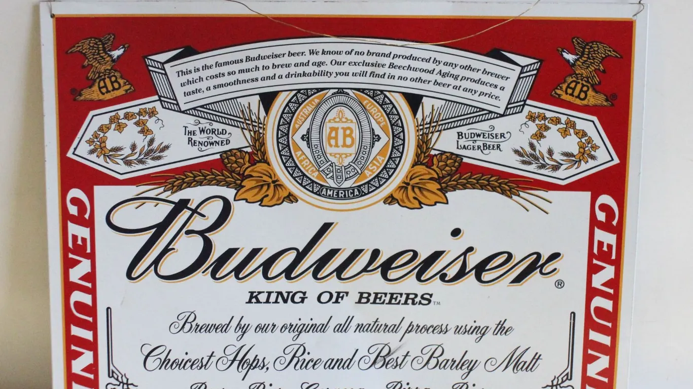 VINTAGE BUDWEISER KING OF BEERS METAL TIN SIGN