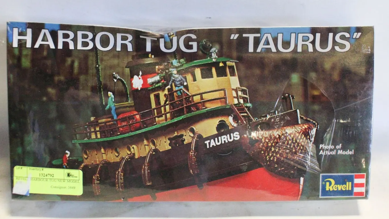 REVELL HARBOUR TUG MODEL KIT - DAMAGED BOX