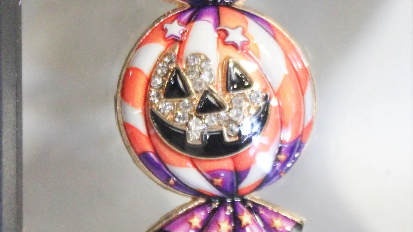 NEW HALLOWEEN CANDY BROOCH