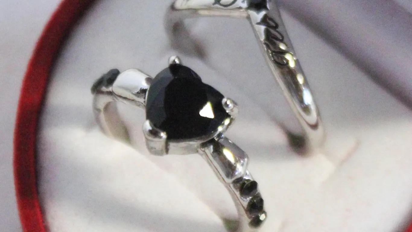 2PCS WEDDING PARTY STYLE FASHION RING SIZE 8