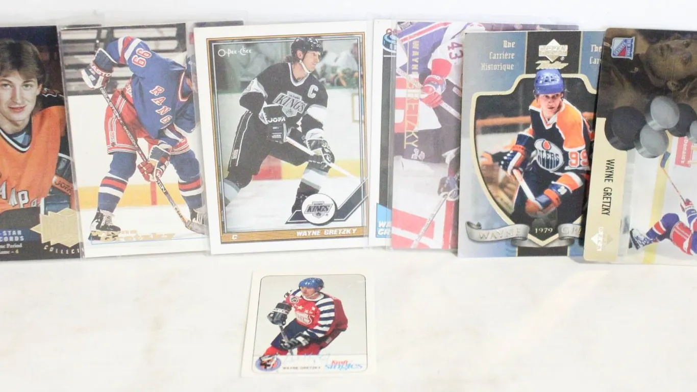 LOT OF 8 VINTAGE WAYNE GRETZKY NHL CARDS