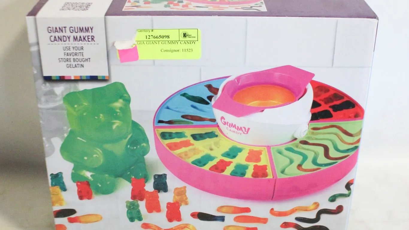 NOSTALGIA GIANT GUMMY CANDY MAKER