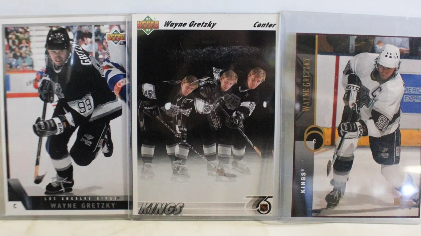 LOT OF 3 WAYNE GRETZKY OVERSIZED 5X7 CARDS