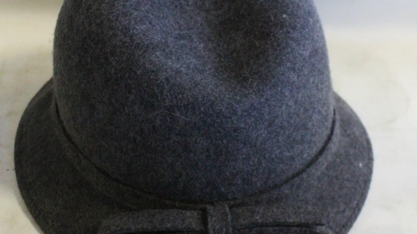 VINTAGE WOMENS CHARCOAL-GREY WOOL HAT