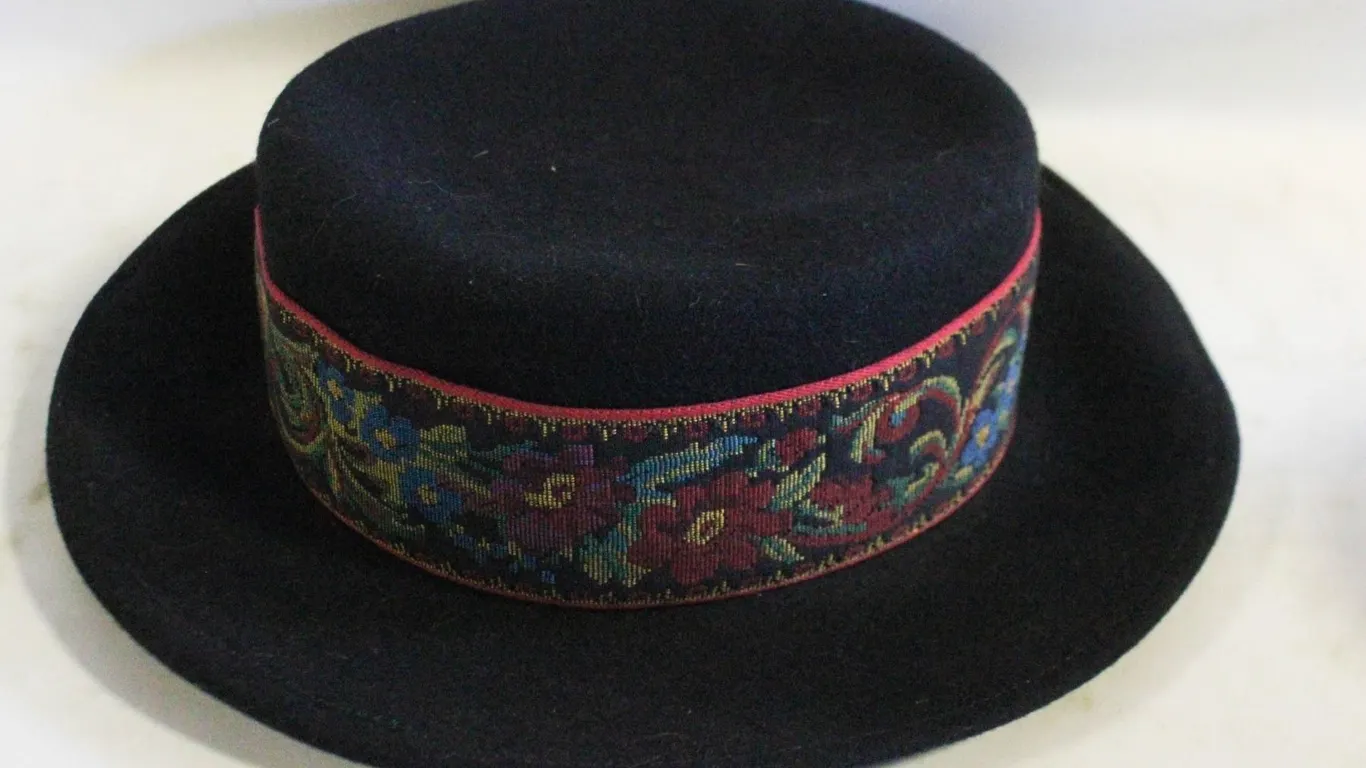 VINTAGE WOMENS BLACK WOOL HAT, BOUTIQUE KATES