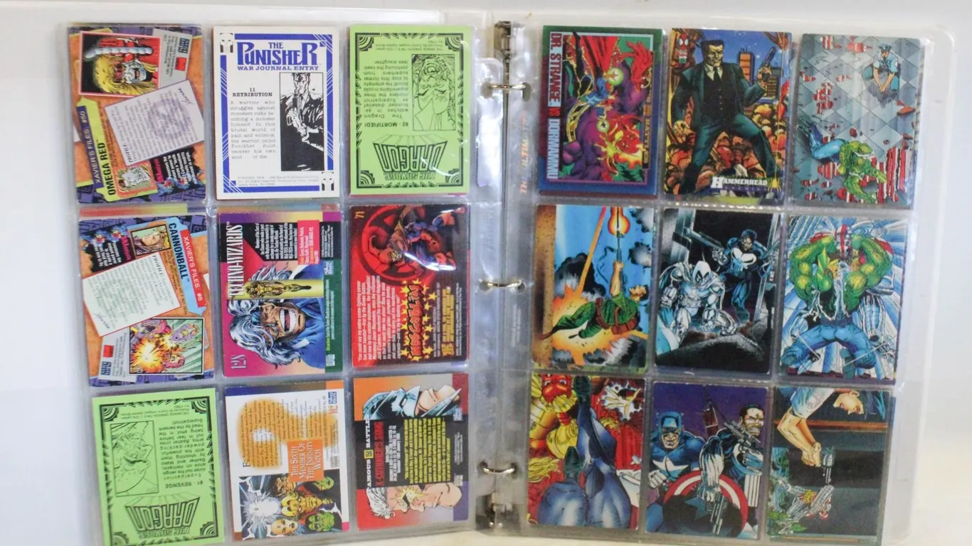 BINDER OF MARVEL CARDS