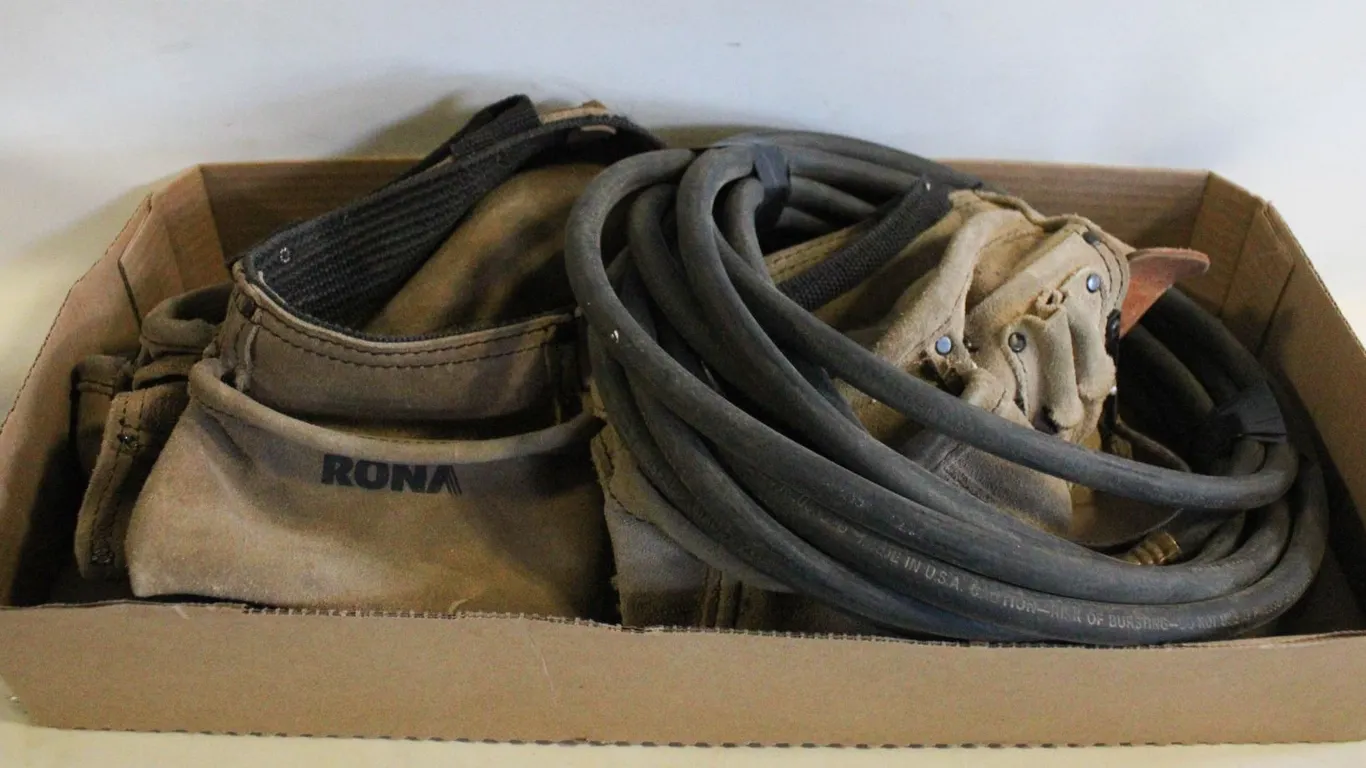 RONA TOOL BELT PLU AIR COMPRESSOR HOSE