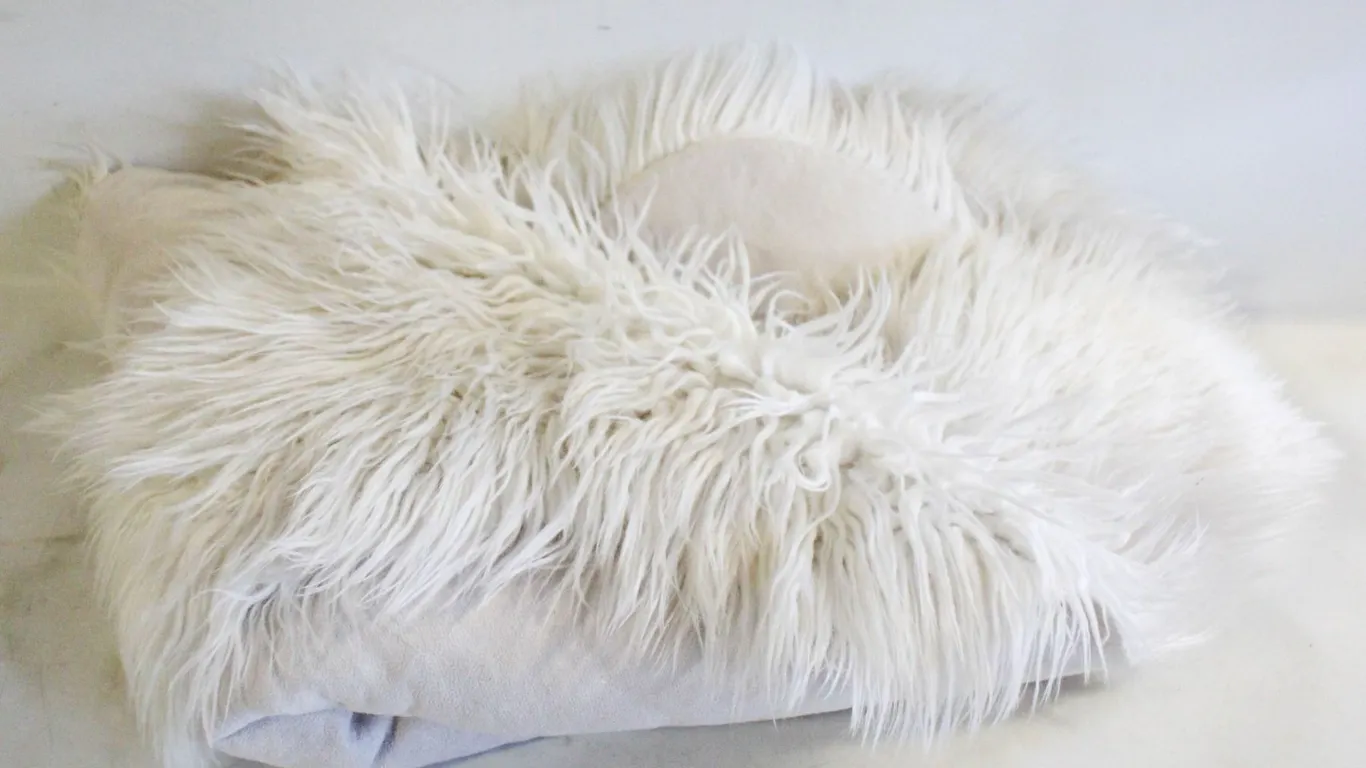 SHEEPSKIN STYLE FLOOR MAT