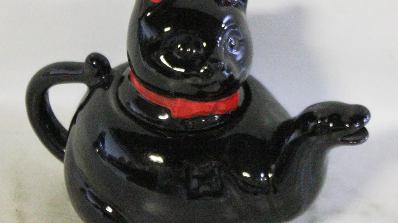 VINTAGE STAFFORD BLACK CAT TEAPOT