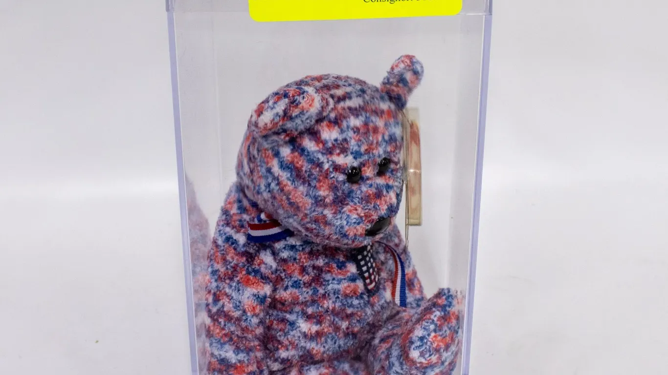 2000 TY BEANIE BABY USA BEAR IN ACRYLIC CASE