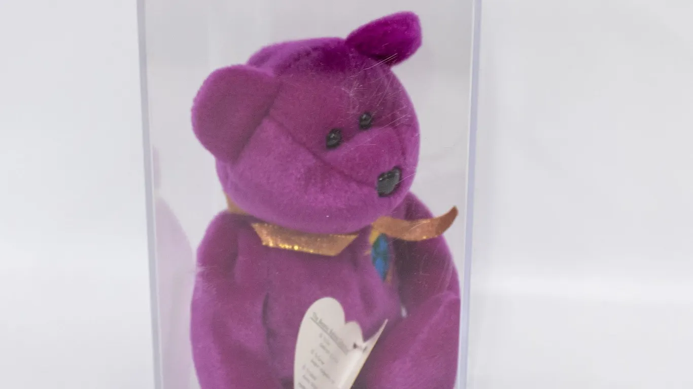 2000 TY BEANIE BUDDIES MILLENNIUM IN ACRYLIC CASE