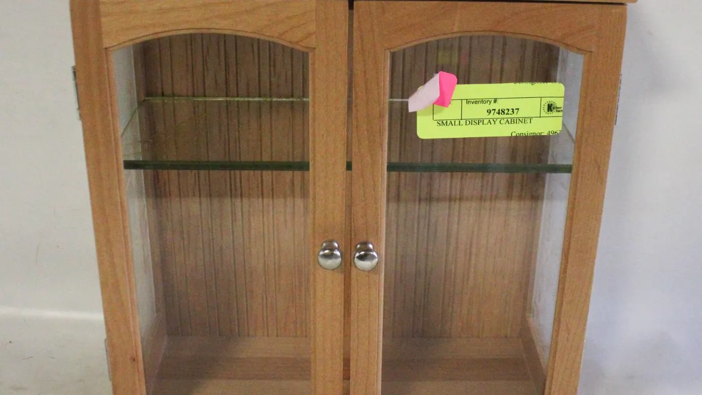 SMALL DISPLAY CABINET