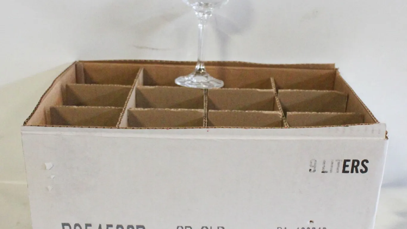 12 WINE GLASSES IN BOX