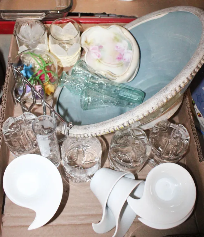 FLAT OF GLASSWARE VINTAGE