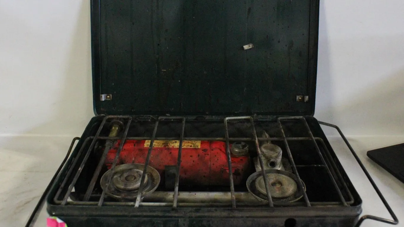VINTAGE COLEMAN 2 BURNER STOVE