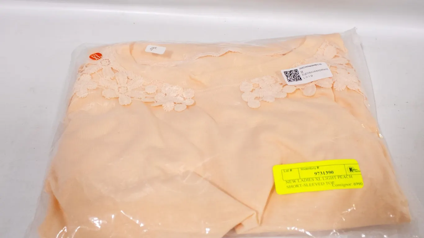 NEW LADIES XL LIGHT PEACH SHORT-SLEEVED TOP