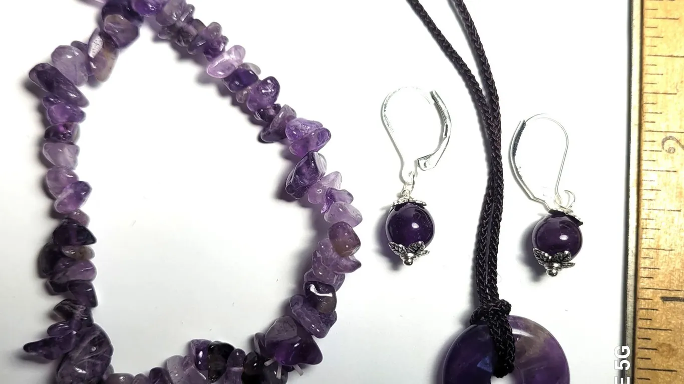 18) SET OF NATURAL AMETHYST JEWELERY