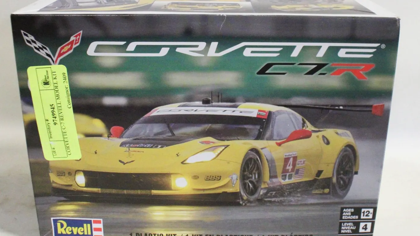 CORVETTE C-7 REVELL MODEL KIT