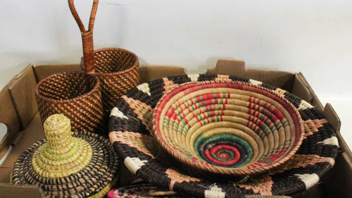 WOVEN GRASS BASKET LOT