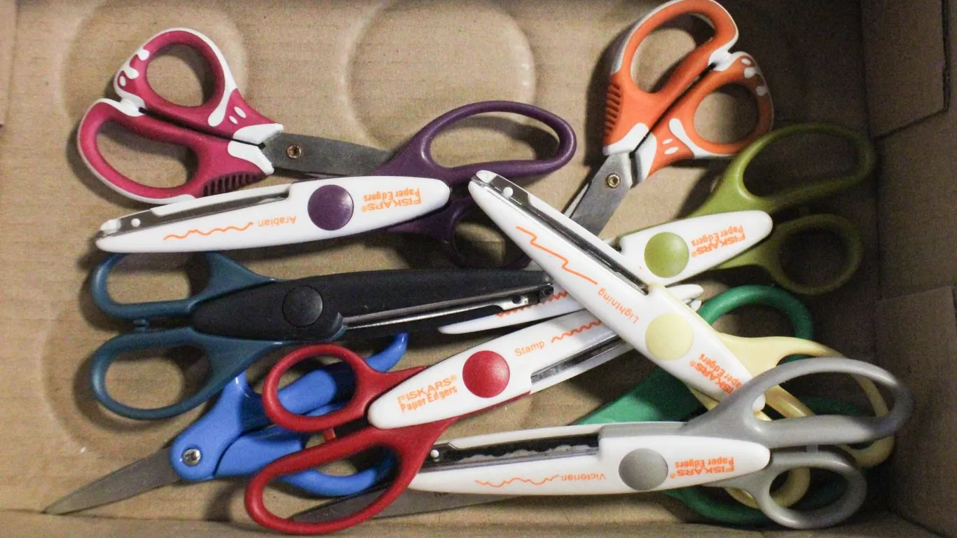 FLAT OF CRAFT SCISSORS