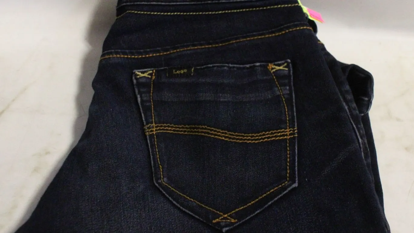 LADIES SZ 28 LEE LOW RISE JEANS
