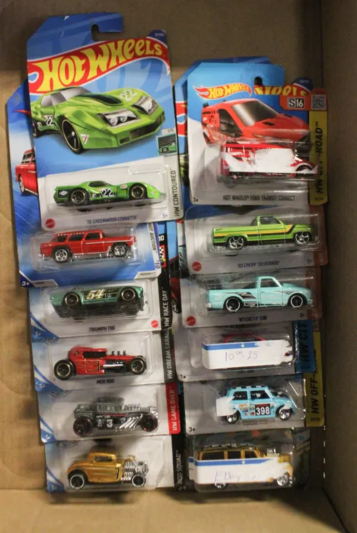 12 HOT WHEELS DIECAST