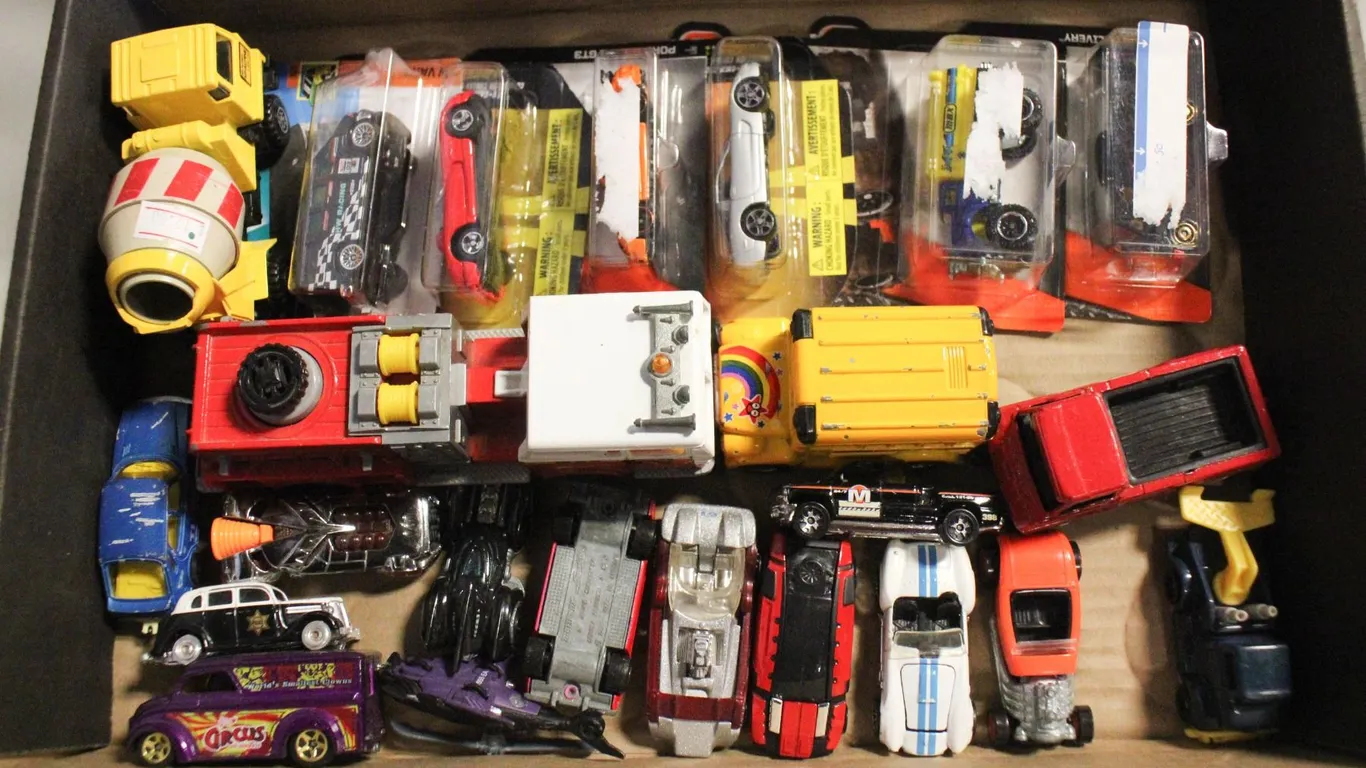 LOT OF DIECAST CARS