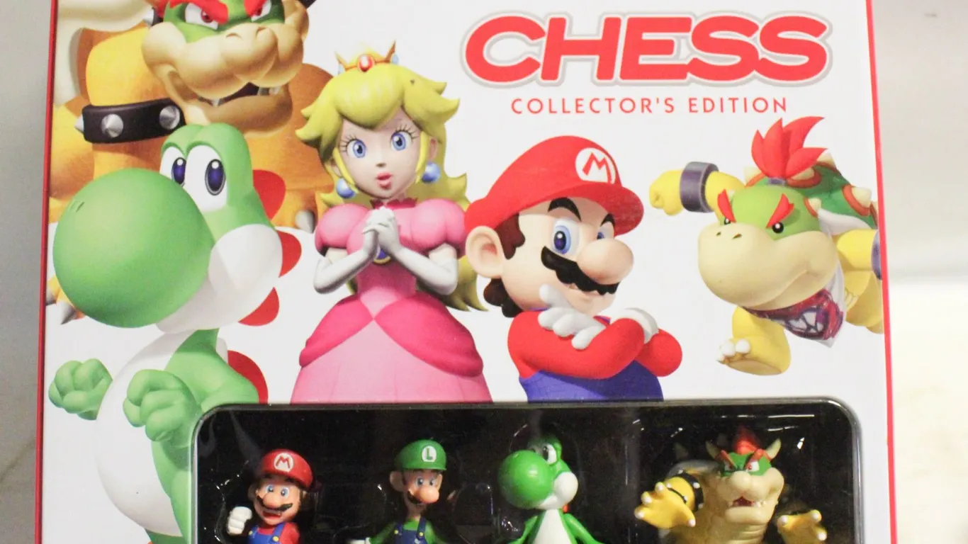 SUPER MARIO COLLECTOR'S EDITION CHESS GAME