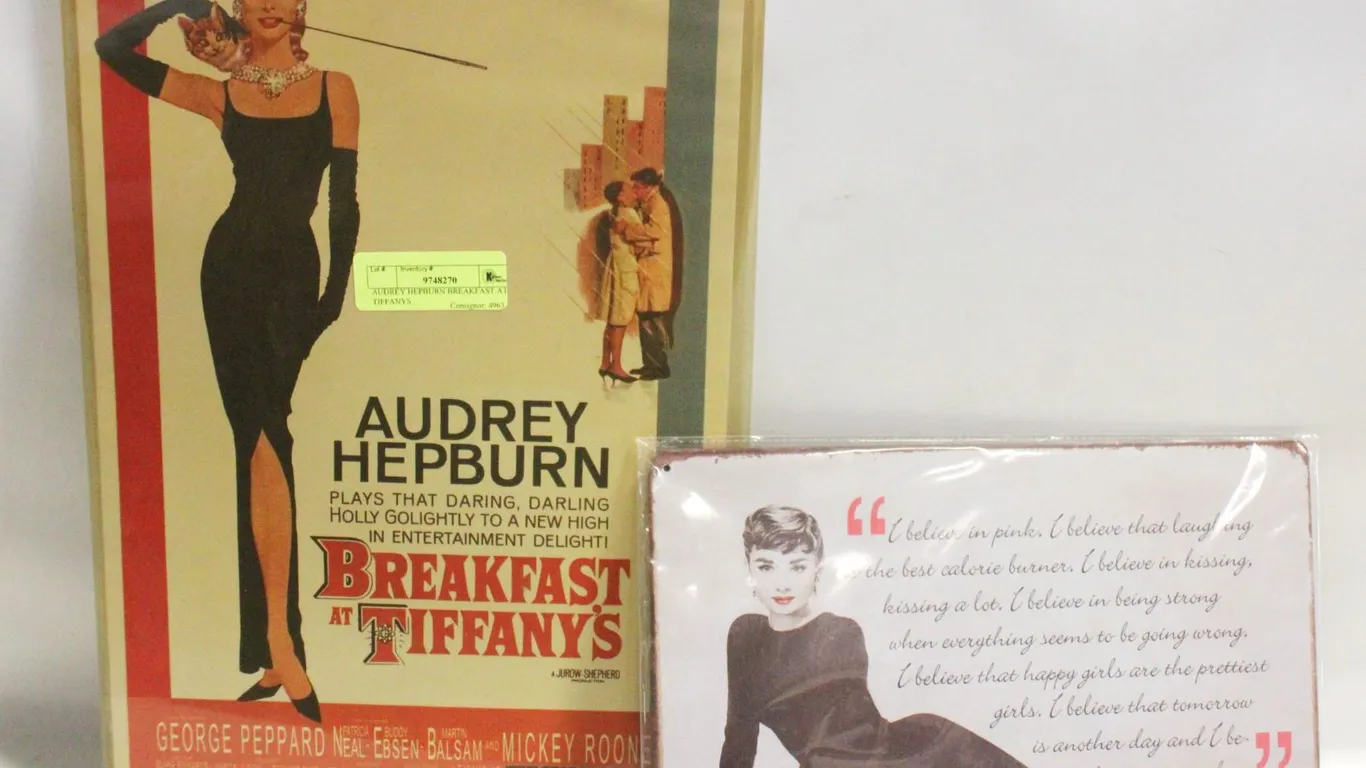 AUDREY HEPBURN BREAKFAST AT TIFFANYS
