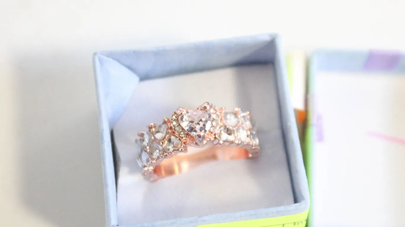 NEW HEART SHAPE RING SZ9