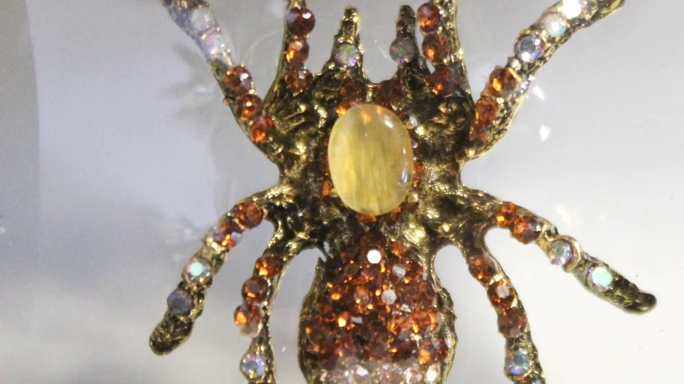 NEW CAT EYE SPIDER FULL ENCRUSTED