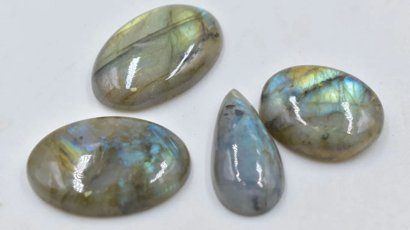 #279-NATURAL LABRADORITE GEMSTONE 111CT
